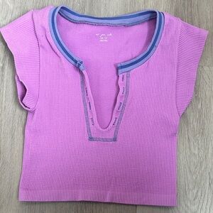 Urban Outfitters Ribbed V Neck Crop top size XS/S NWOT